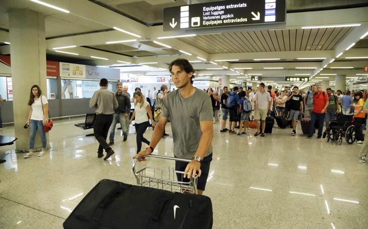 Rafa Nadal en el Aeropuerto de Sant Joan (Mallorca), reci�n llegado de Par�s [@Foto M. �. Ca�ellas]