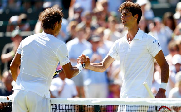 Saludo final de Rafa Nadal y Thomaz Bellucci - Wimbledon 2015